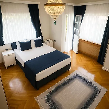 Palm Bueyuekada Hotel *