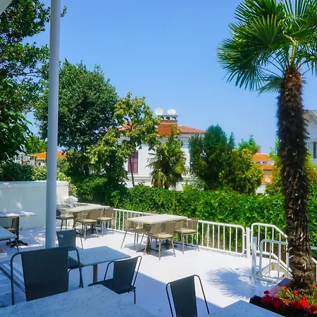 Ξενοδοχείο Palm Bueyuekada *