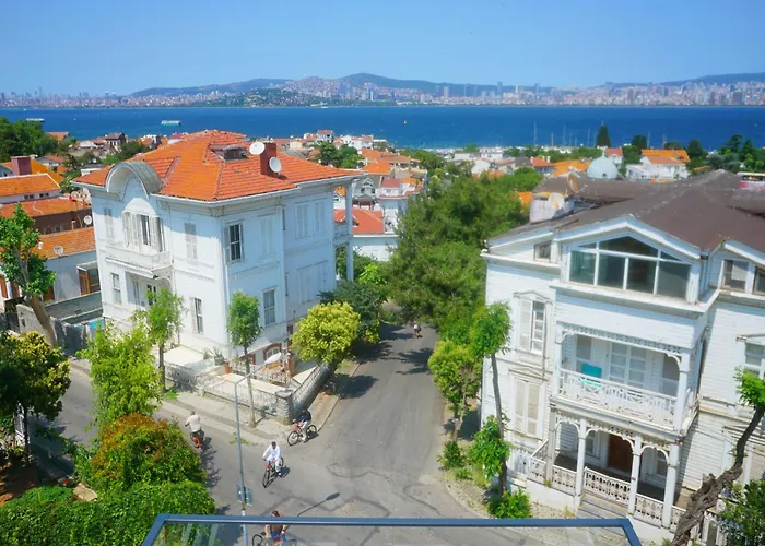 Palm Bueyuekada Hotel