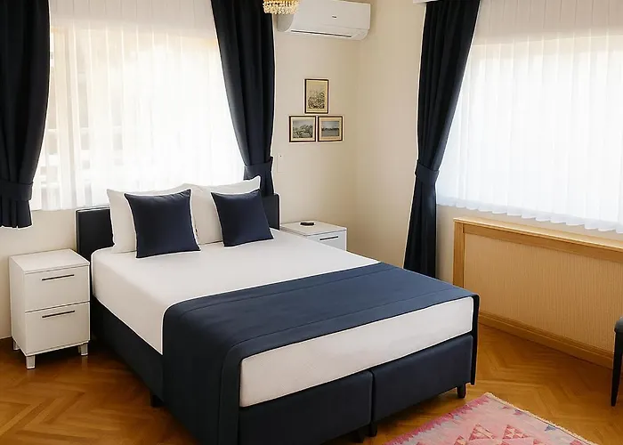 Palm Bueyuekada Hotel