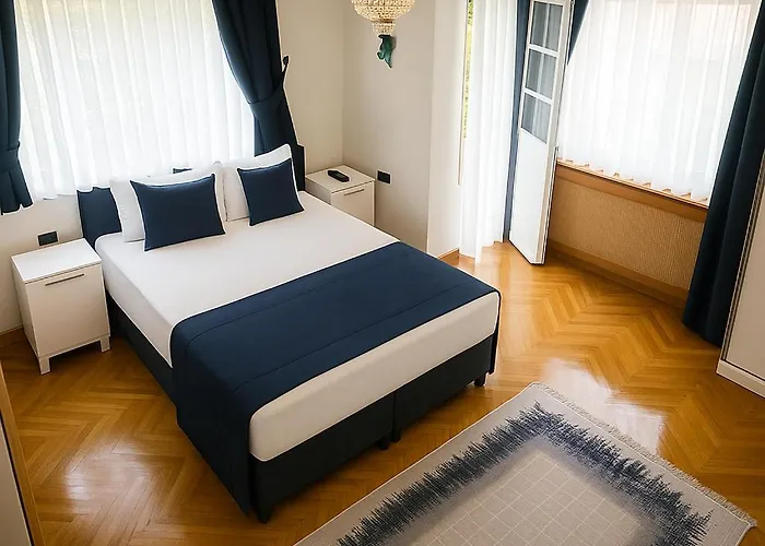 Palm Bueyuekada Hotel *